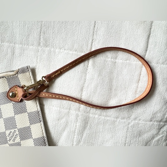 👜Authentic Louis Vuitton Monogram Canvas Wristlet👜 - Picture 12 of 12